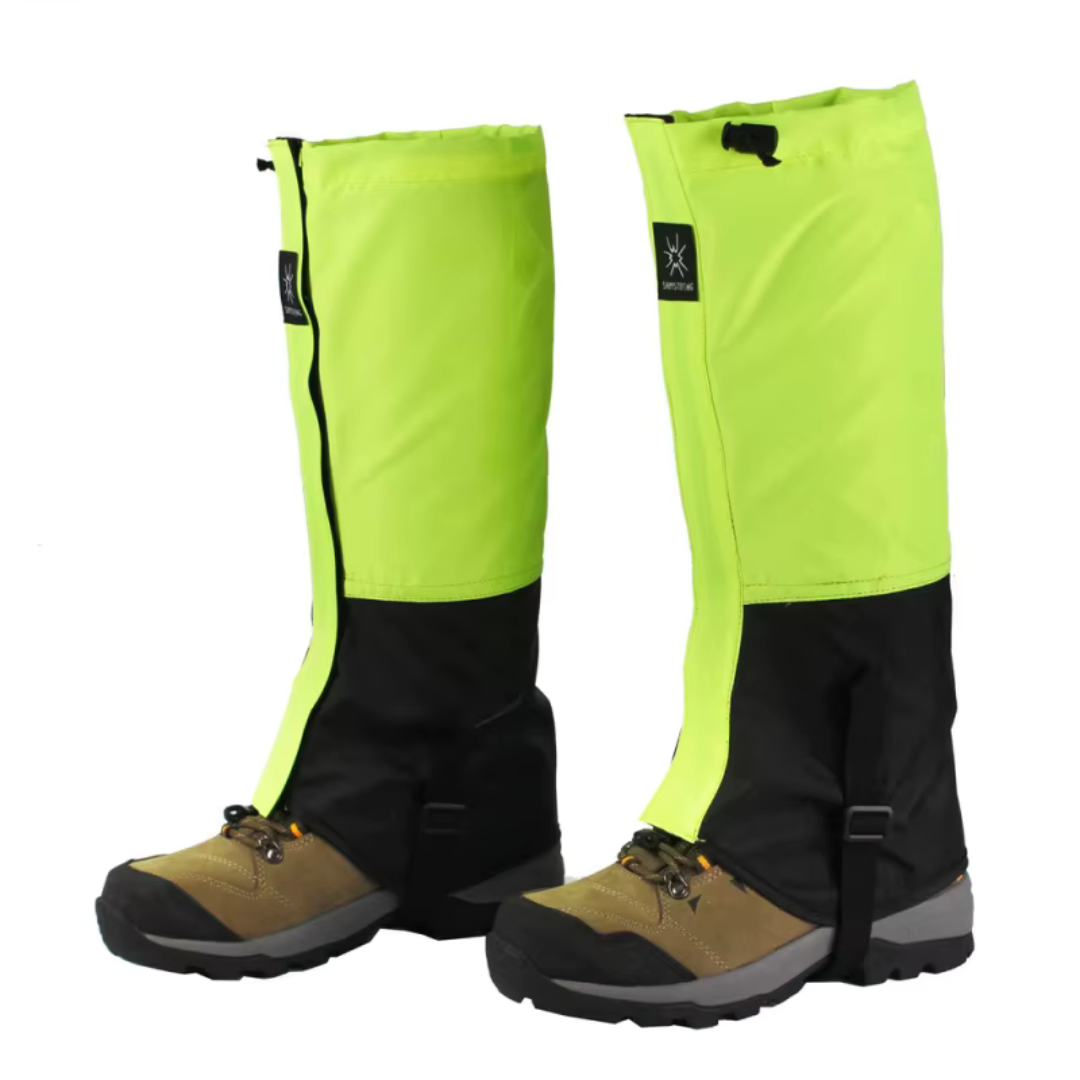 Waterdichte gamaschen voor het wandelen in het zwart