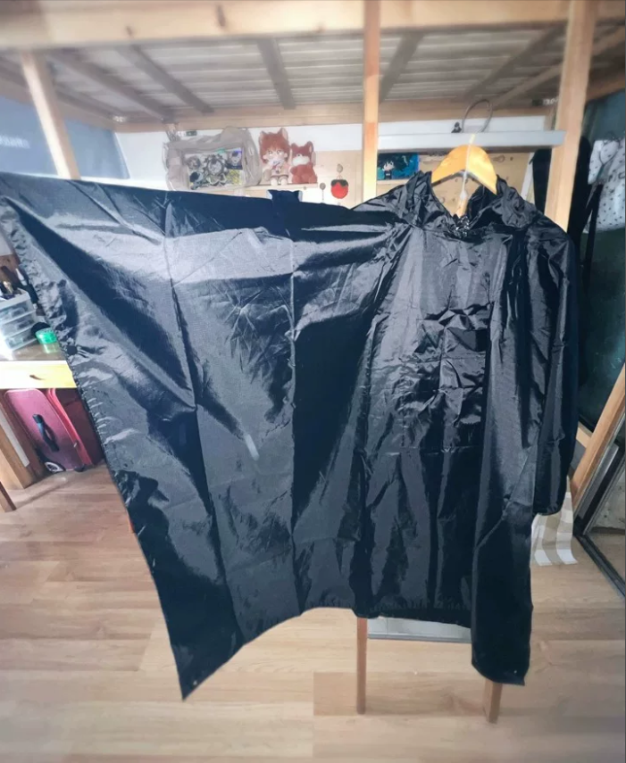 Regenponcho waterdicht met capuchon, inzetbaar als tarp