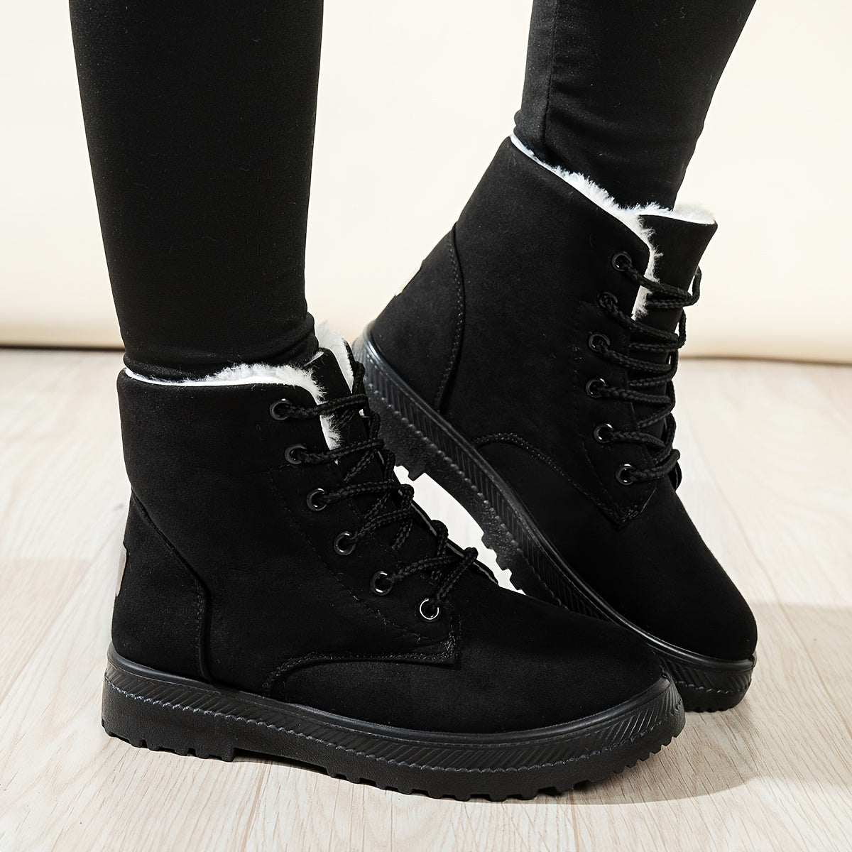 Gevoerde snowboots dames met veters en profielzool