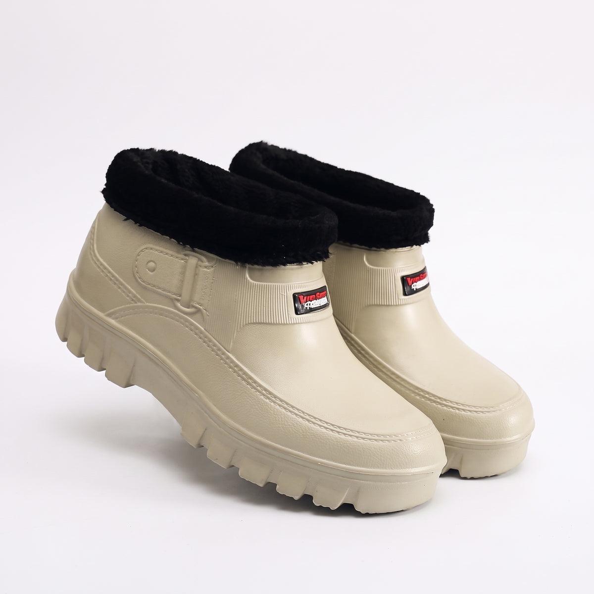 Winterschoenen in kaki met zwarte pluche kraag en profielzool