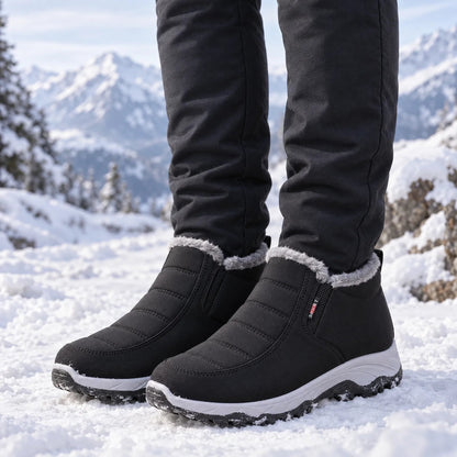 Winterschoenen dames gevoerd gedragen in de sneeuw – zwarte instappers