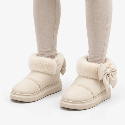 Gevoerde winterlaarzen dames in crème – productfoto op wit