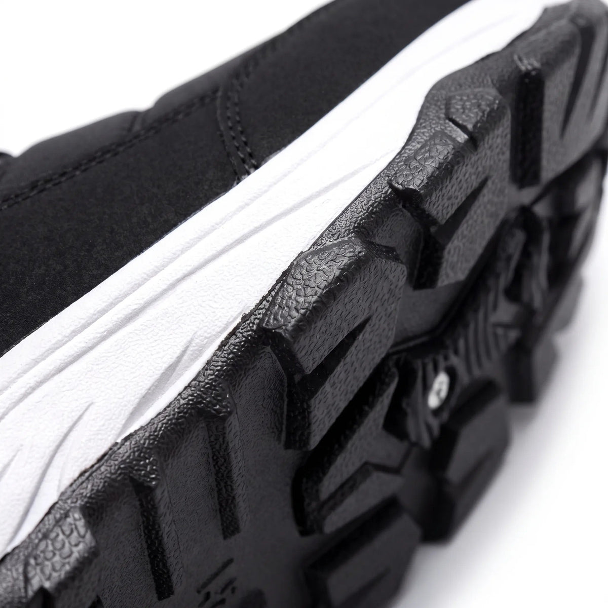 Winterschoenen dames gevoerd – close-up van de rubberen profielzool