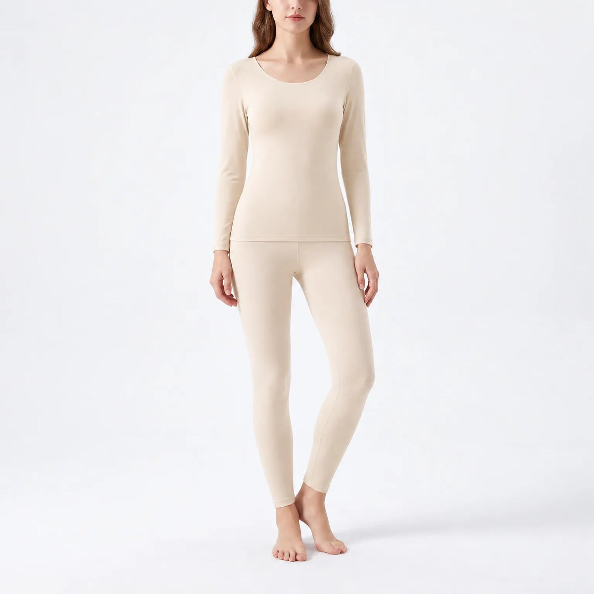 Thermo ondergoed dames Beige, set – op model op lichte achtergrond