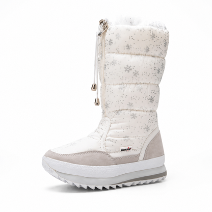 Snowboots dames in wit – gewatteerde schacht met zilveren sneeuwvlokprint en pluche kraag, productfoto