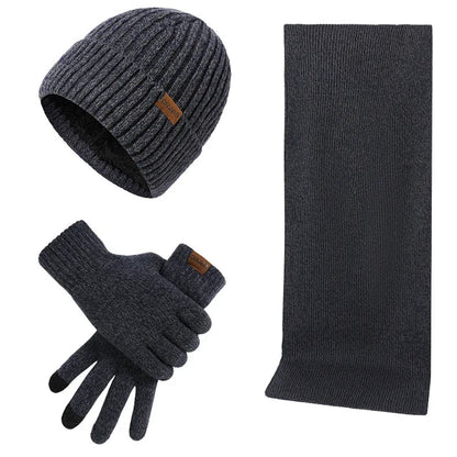 Muts heren set in Marineblauw met sjaal en handschoenen – op witte achtergrond
