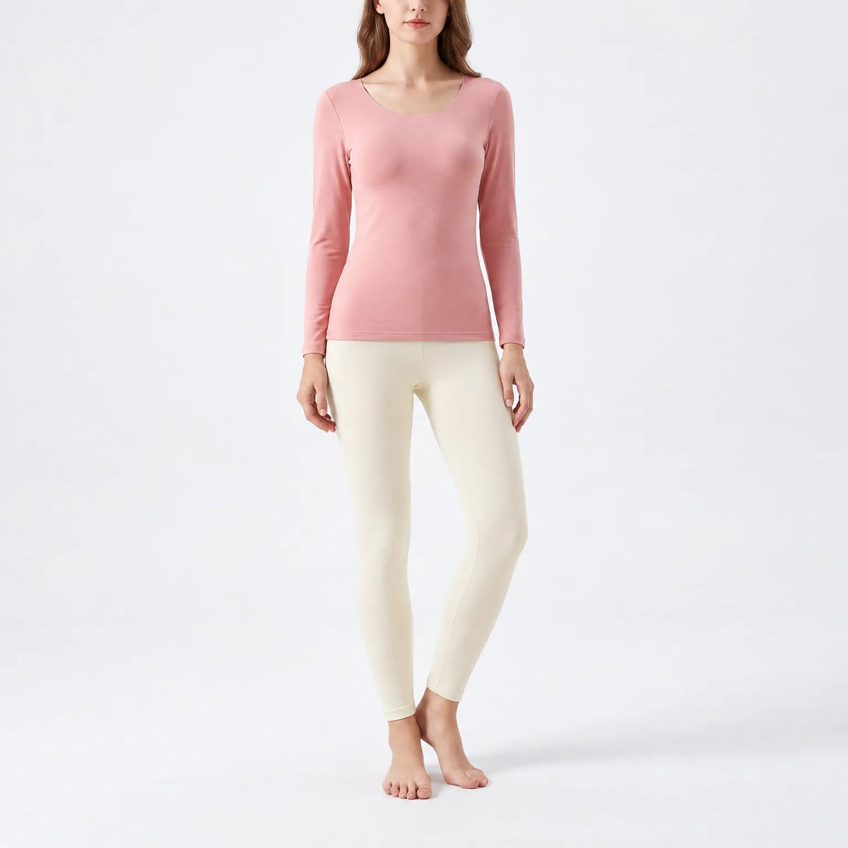 Thermo ondergoed dames Beige, legging – op model op lichte achtergrond