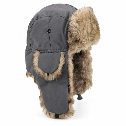 Bontmuts met oorflappen in grijs – trapper muts met imitatiebont en kinband, productfoto