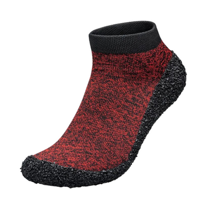 Barefoot schoenen in kersenrood op witte achtergrond