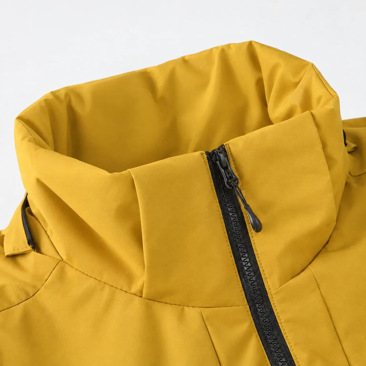 Windjack – close-up van kraag, capuchon en voorrits