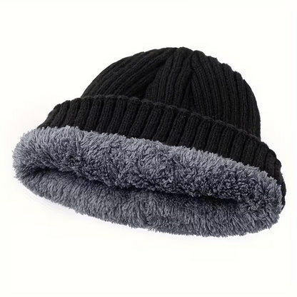 Wintermuts heren met omgeslagen rand – close-up van de grijze pluche voering