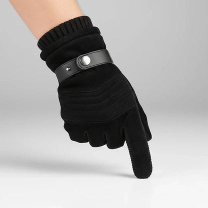 Handschoenen heren in zwart met gebreide boord – gedragen, handrug met drukknoopband