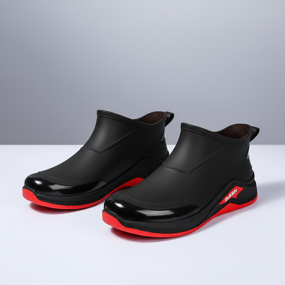 Korte regenlaarzen heren in zwart-rood – productfoto