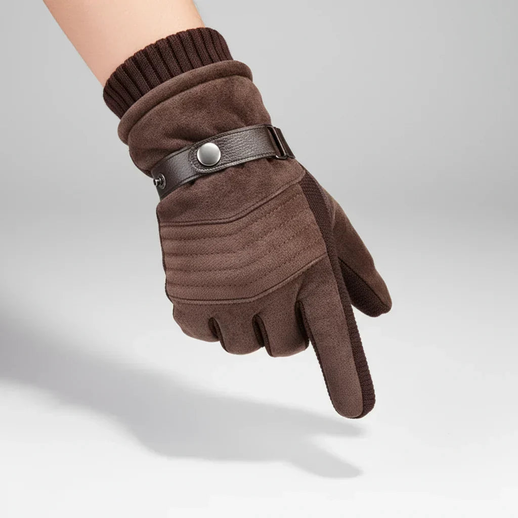 Handschoenen heren in bruin met gebreide boord – gedragen, handrug met drukknoopband