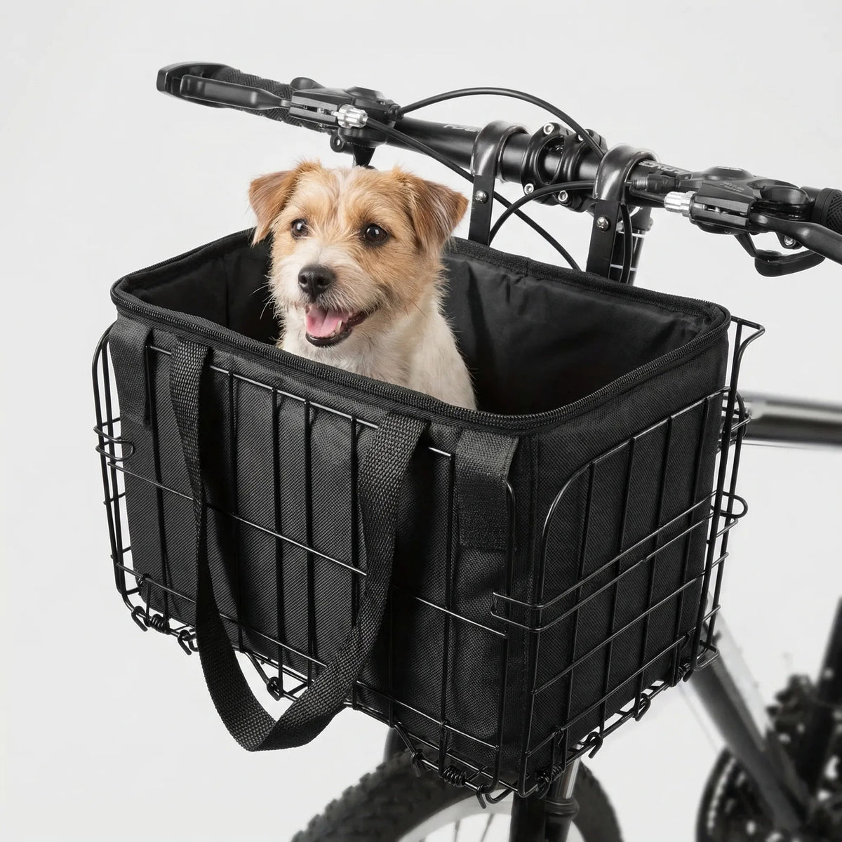 Fietsmand voor in zwart aan het stuur met kleine hond – productfoto