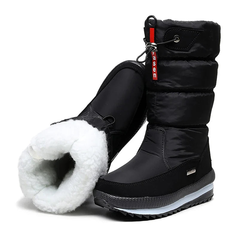 Snowboots dames gevoerd in zwart – productfoto op wit met omgeslagen teddyvoering