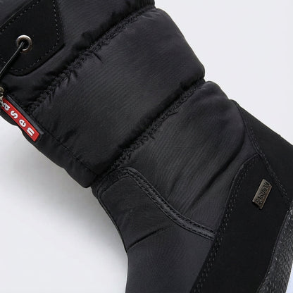 Snowboots dames gevoerd – close-up van de gewatteerde schacht, het trekkoord en de treklus