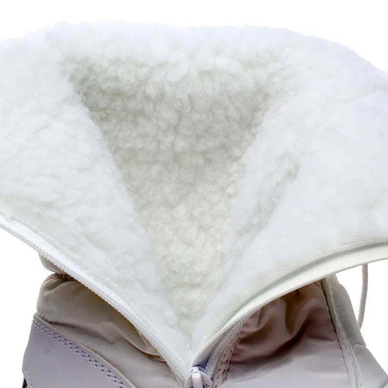 Snowboots dames gevoerd – close-up van de witte teddyvoering