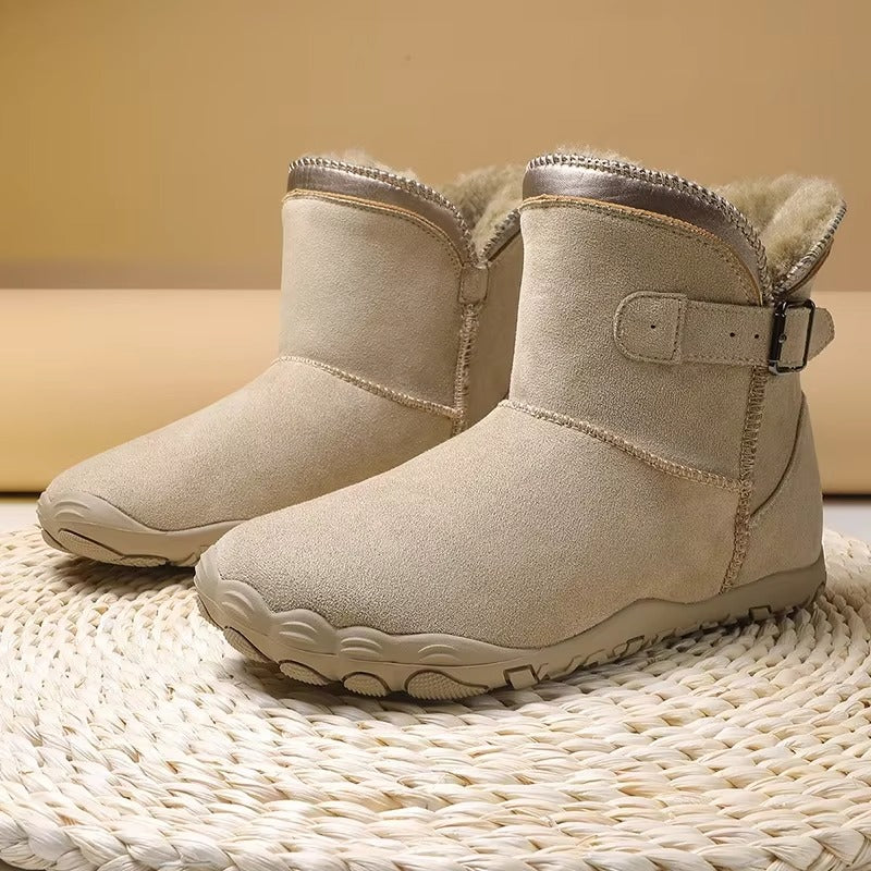 Gevoerde laarzen paar in zandbeige met fleecevoering en gesp
