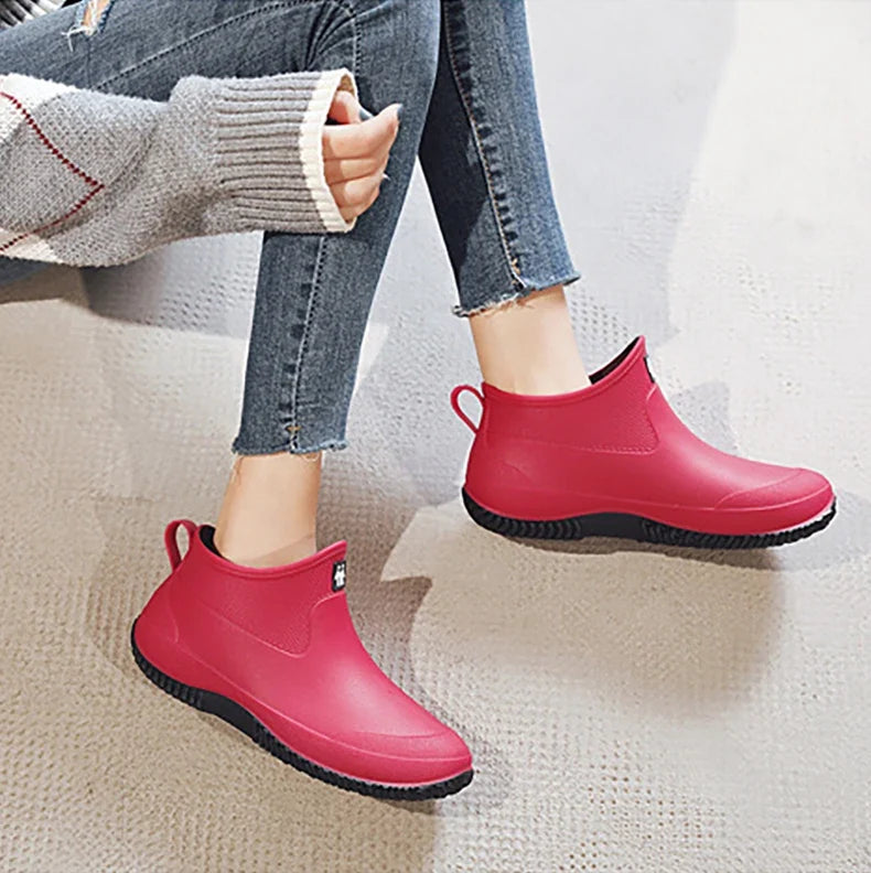 Korte regenlaarzen dames in fuchsia – hiel met aantreklus