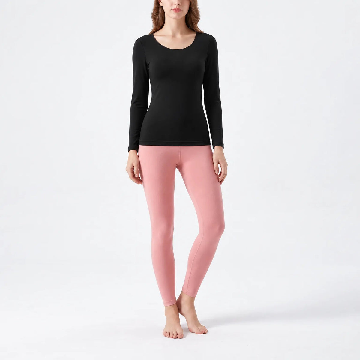 Thermo ondergoed dames Zwart, shirt – op model op lichte achtergrond