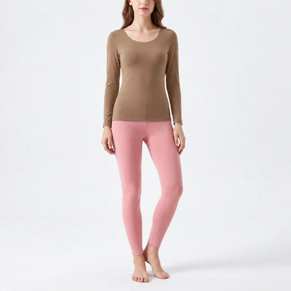 Thermo ondergoed dames Lichtbruin, shirt – op model op lichte achtergrond