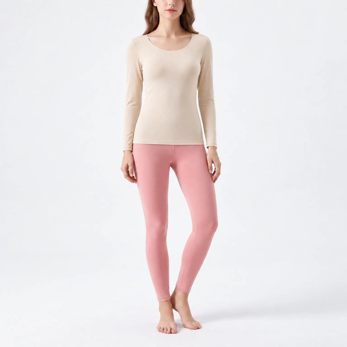 Thermo ondergoed dames Beige, shirt – op model op lichte achtergrond