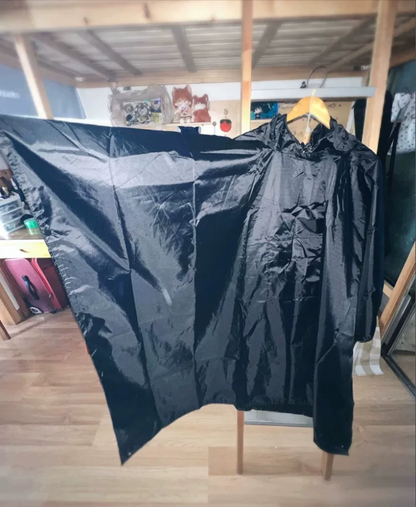 Regenponcho waterdicht met capuchon, inzetbaar als tarp