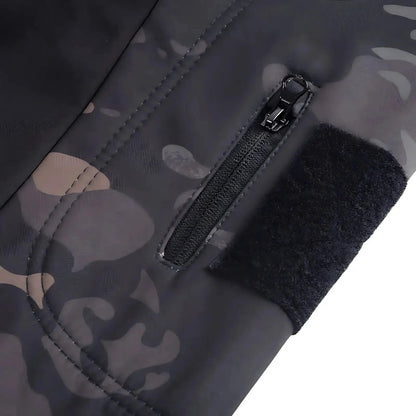 Gevoerde softshell jas heren met capuchon in camouflage
