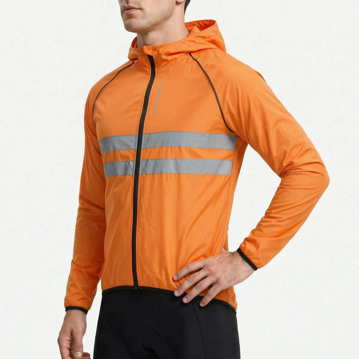 Oranje fietsjas voor heren van voren met twee reflecterende strepen en capuchon