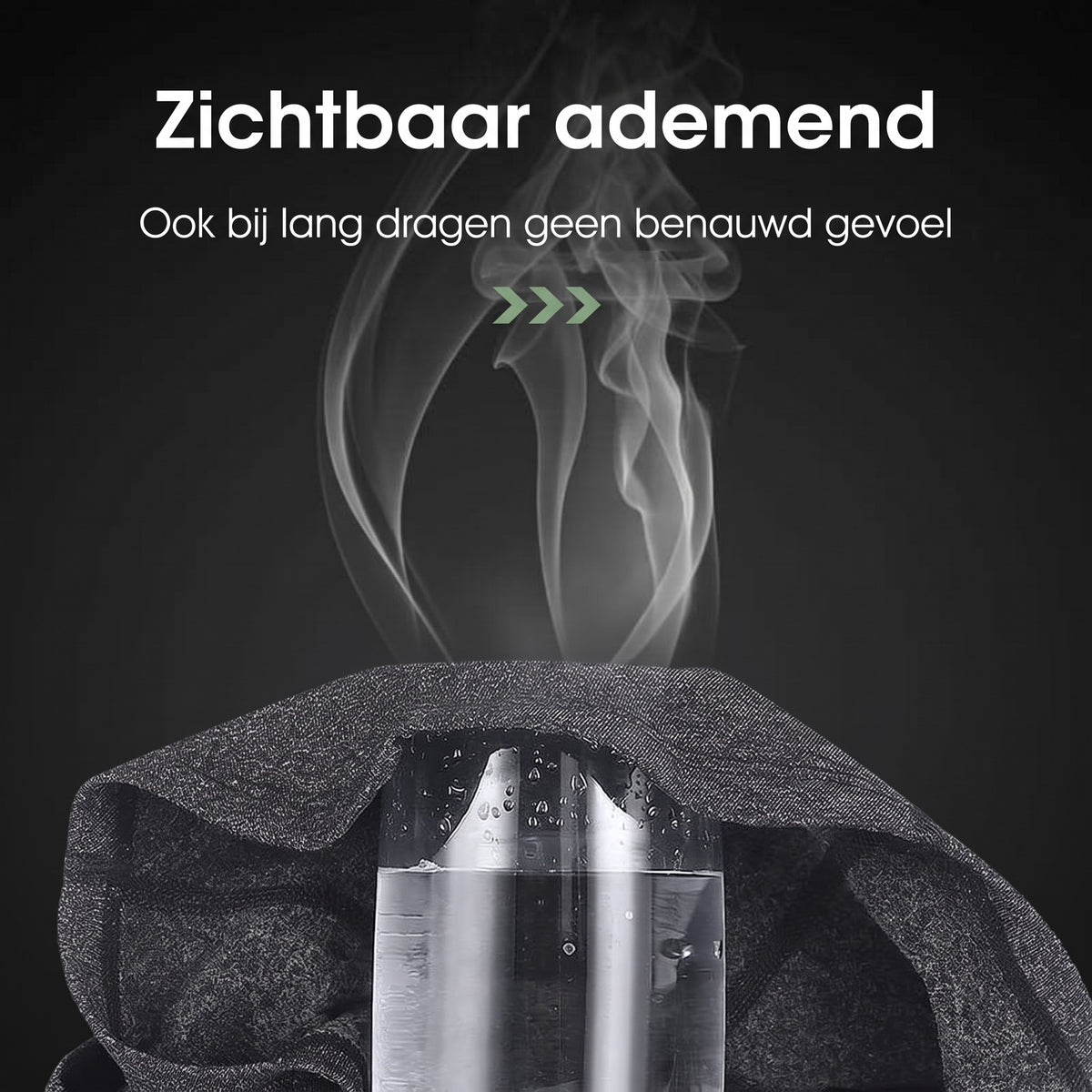 Balaclava stof over een glas heet water – stoom komt erdoorheen, zichtbaar ademend