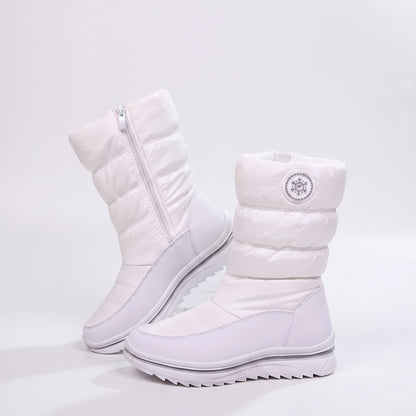 Snowboots dames in wit met doorgestikte schacht en profielzool op witte achtergrond