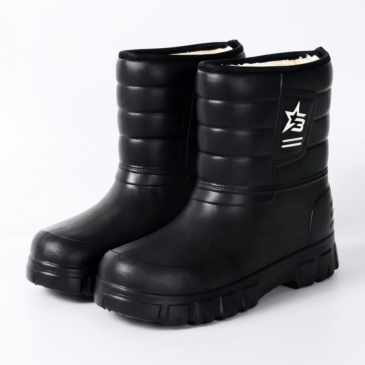 Snowboots heren zwart, gevoerde instaplaarzen op witte achtergrond