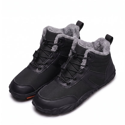 Snowboots dames zwart met pluche voering en snelsluiting op witte achtergrond