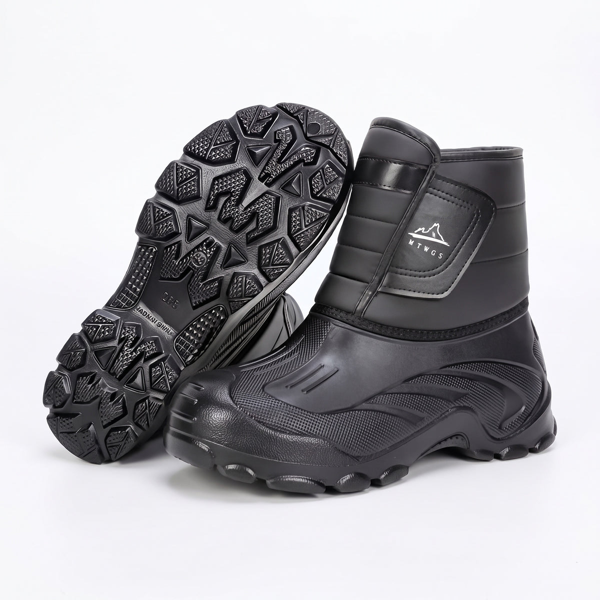 Snowboots heren zwart met klittenband en profielzool op witte achtergrond