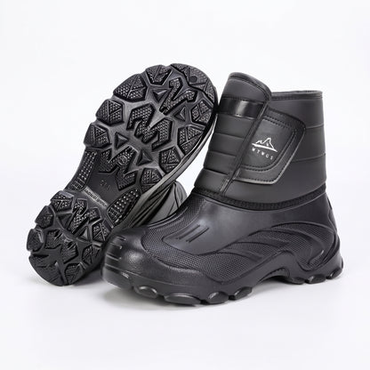 Snowboots heren zwart met klittenband en profielzool op witte achtergrond